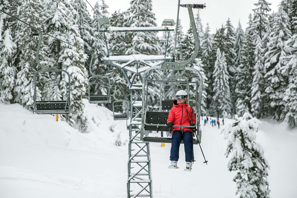 Women's all-mountain skis (riding chairlift)